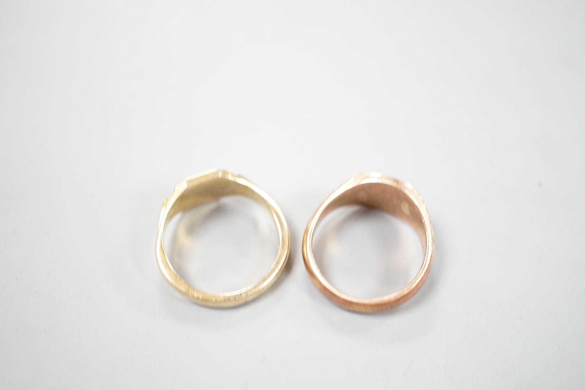 Two 9ct gold signet rings, both with engraved monograms, sizes R/S & S, gross 14.7 grams.